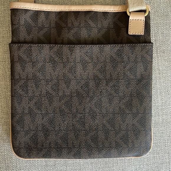 Michael Kors side bag - Picture 2 of 4